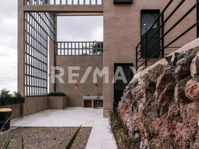 VENTA DE RESIDENCIA EN LOMA DORADA