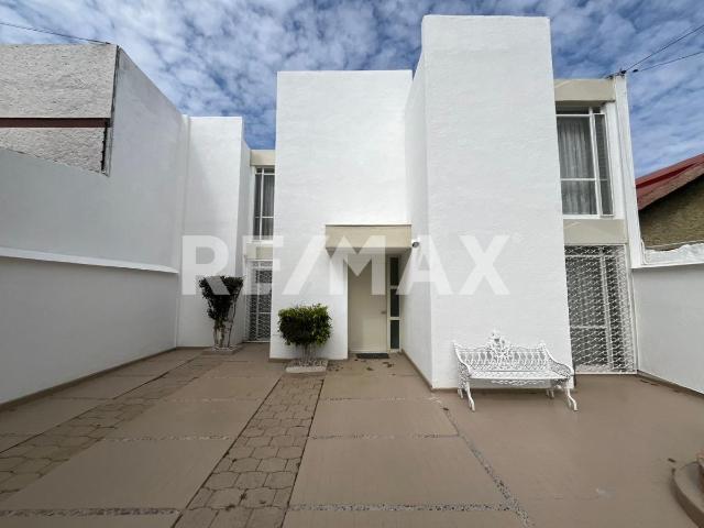 Venta de residencia recien renovada en Alamos segunda seccion