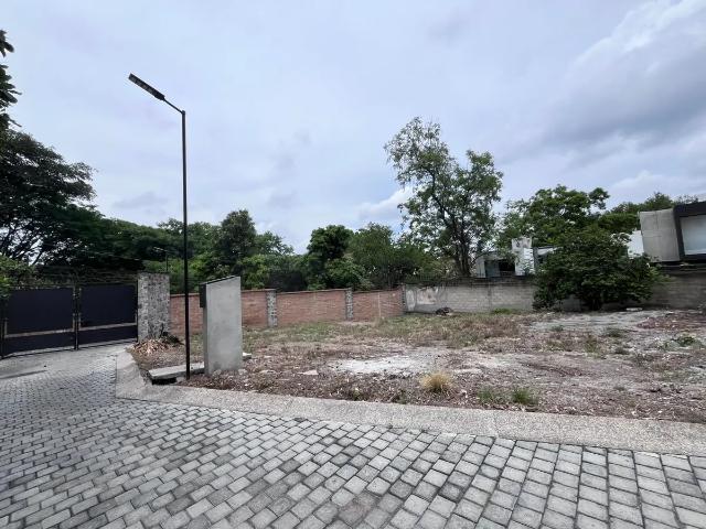VENTA DE SIETE TERRENOS EN CONDOMINIO MAXIMILIANO EN CUERNAVACA