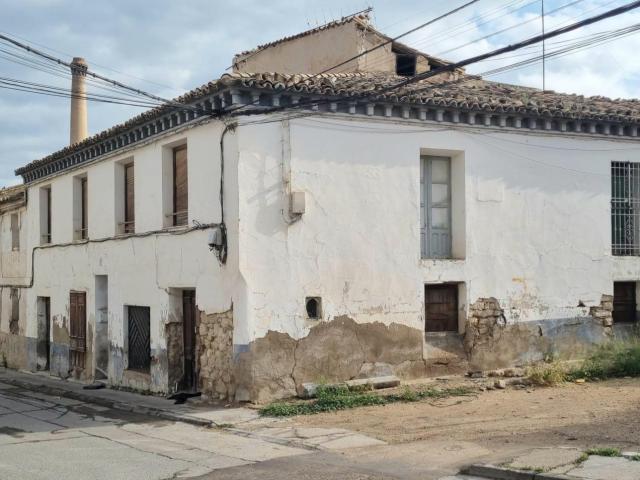 Venta de suelo con construcción en Epila