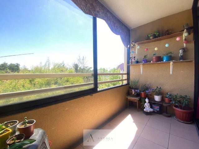 VENTA DEPTO VISTA DESPEJADA CON ESTACIONAMIENTO Y BODEGA