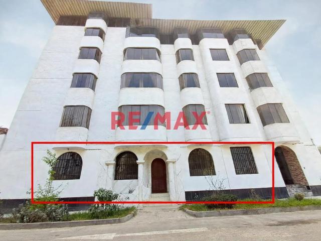 Venta Departamento En 1Er Piso El Golf De Huampani