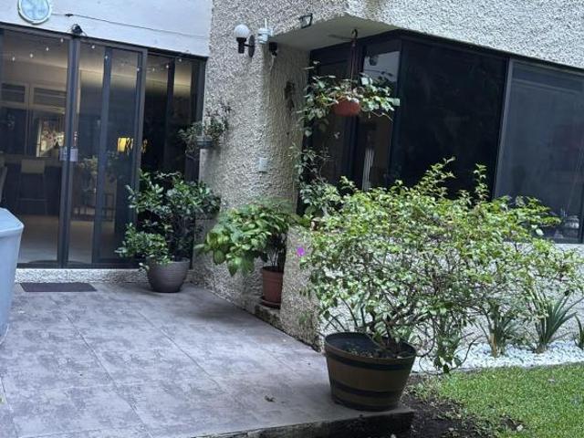 Venta departamento en condominio. Planta baja. Muy Iluminado, amplio