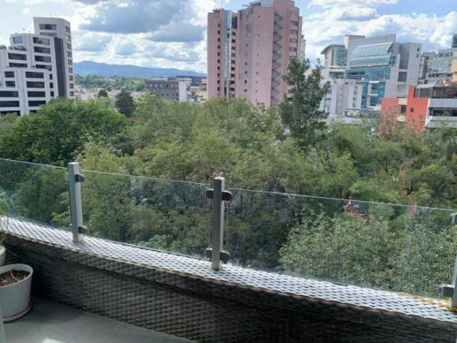 Venta departamento en las lomas con balcón frente al parque dentro de privada