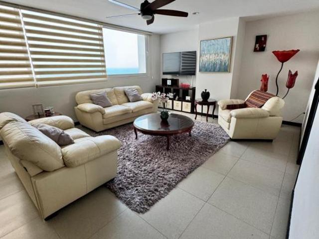 Venta Departamento frente al mar con alberca en Boca del Río Veracruz