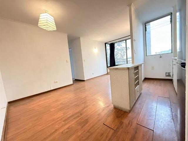 Venta Departamento Santiago MA Maipú 848 esq San Pablo Depto 3D 1B terraza piso 4 con ascensor, impecable, 46/48m2, clósets nuevos, espacio home office, clóset pasillo, calefon, incluye refrigerador