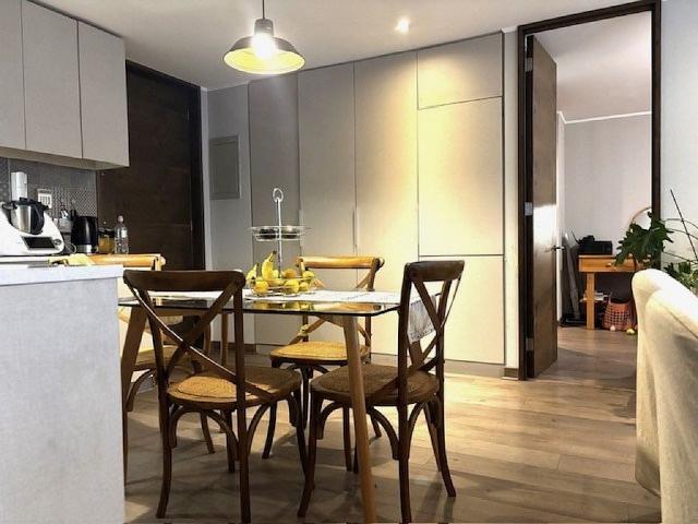 Venta Departamento Providencia Depto. Estilo Mariposa, 2 dorm. en suite, 2 Estacionamientos