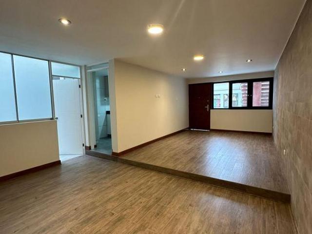 Venta dpto primer piso frente a parque