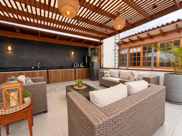 Venta Duplex 235 M² Urb. Tambo De Monterrico Remodelado Con Acabados De Lujo
