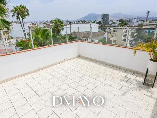 Venta Dúplex con terraza privada tipo casa, piso 5 con ascensor 03 Dormitorios 02 Cocheras lineal