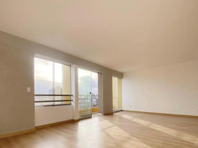VENTA DUPLEX DE 3 DORMITORIOS EN MIRAFLORES