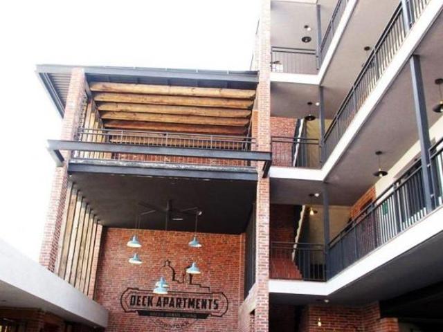 Venta en Deck Apartments
