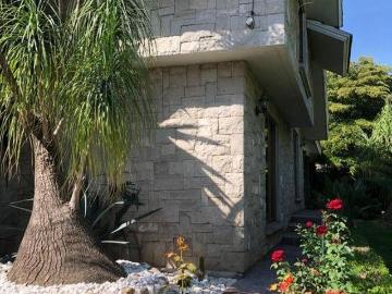 Casa en Venta, Jardines de Irapuato, Guanajuato. Ideal para Proyecto Mixto