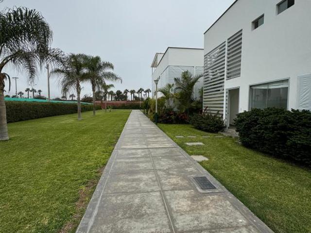 Venta en mala casa de playa en lindo y exclusivo condominio