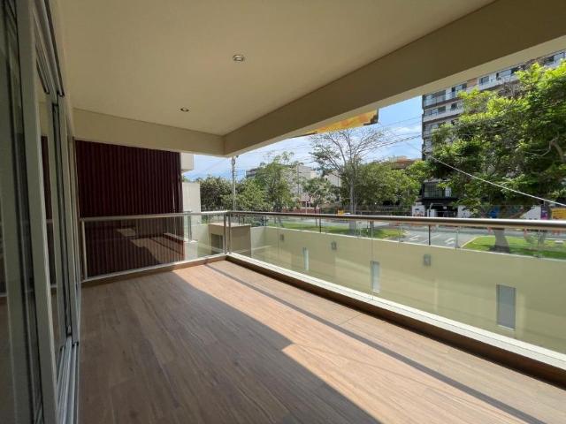 Venta Estreno, Chacarilla 4 dormitorios, edificio de solo 10 dptos, con áreas comunes, piscina, gym