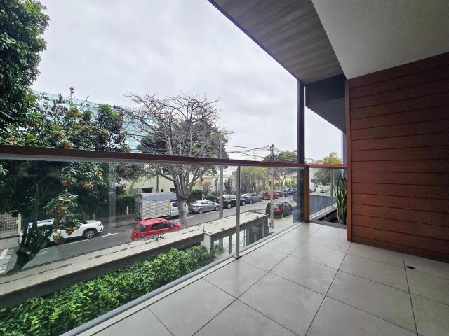 VENTA EXCLUSIVO DEPARTAMENTO 94 M² MIRAFLORES — CERCA HUACA PUCLLANA, 2 DORM. COCHERA US$ 239,000