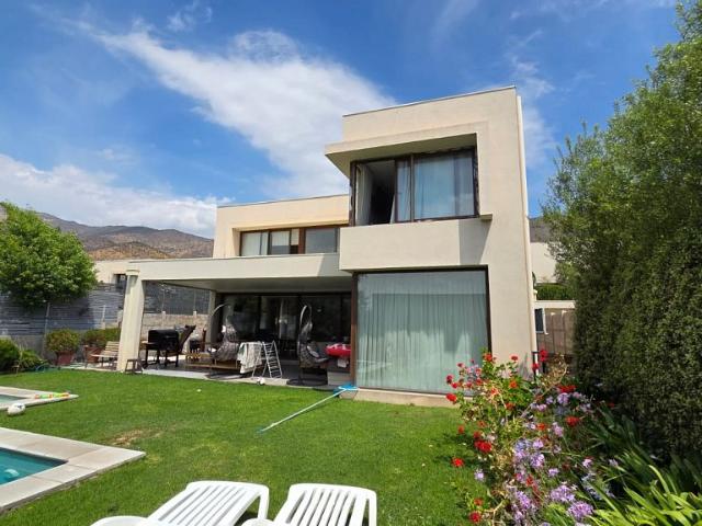 VENTA EXPECTACULAR CASA CHAMISERO, COLINA