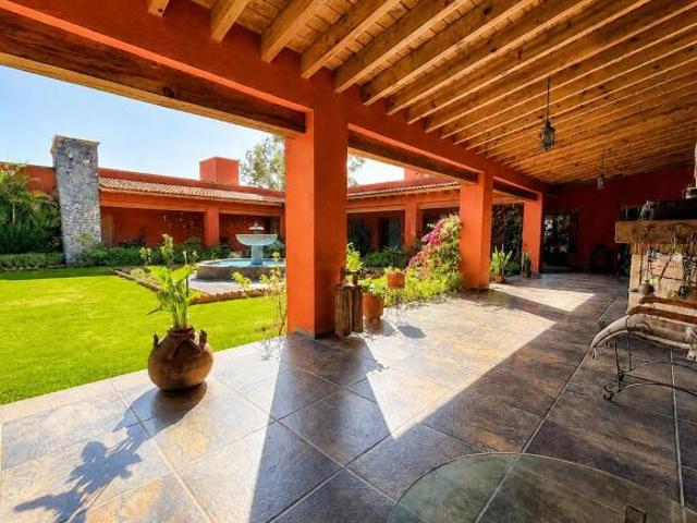 Casa en venta | San Juan del Río | Hacienda contemporánea de 582 m² en terreno de 5,000 m²