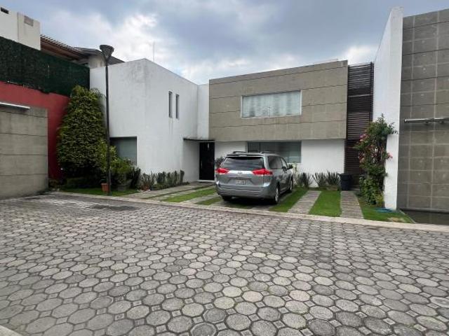 Venta Hermosa casa en privada frente Gallerias Metepec