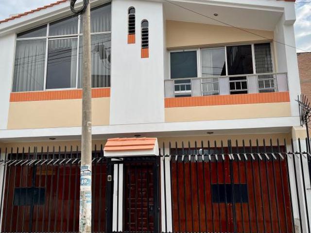 Venta hermosa casa en Villa Mara cerca a Estacin de tren y Terminal Pesquero