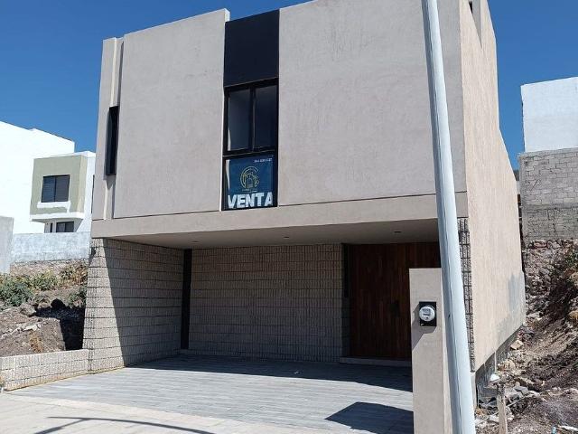 VENTA Hermosa Casa Nuevo Refugio Estrena