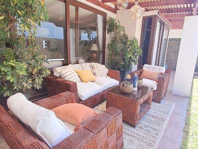 EN VENTA HERMOSA E ILUMINADA CASA COSTA LAGUNA