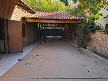 Venta Importante Casa Con Terreno De 1297m2 Sobre Calle Falucho Capital