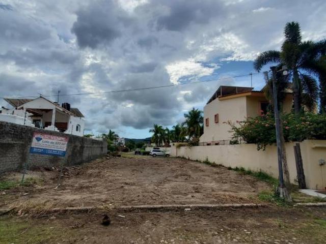 Venta Lote Residencial cerca a La Playa Mar Rincón de Guayabitos Doble Frente de Calle 4