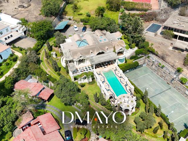 Venta Majestuosa Mansión en Casuarinas: Confort de Clase Mundial y Piscina Privada