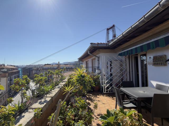 VENTA MAJESTUOSO PISO EN LA PLAZA PUENTE COLGANTE