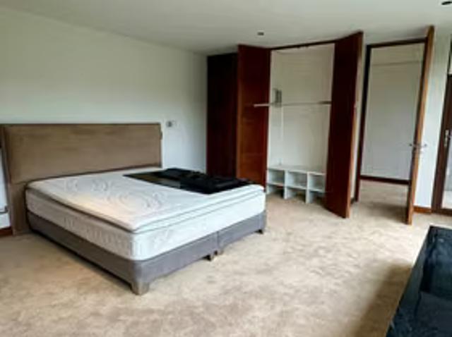 Venta moderna casa familiar portal chamisero | 5 dormitorios por 19650.00 en Colina