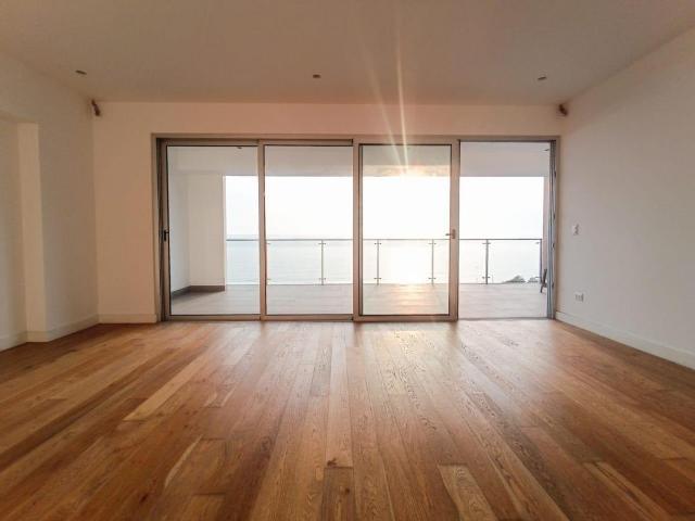 VENTA MODERNO FLAT DE ESTRENO EN MALECON CISNEROS