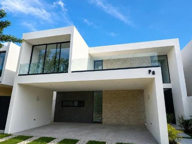 VENTA O RENTA CASA DE 4 RECAMARAS ALBERCA Y JARDIN EN PRIVADA SOLUNA CON AMENIDADES TEMOZON NORTE