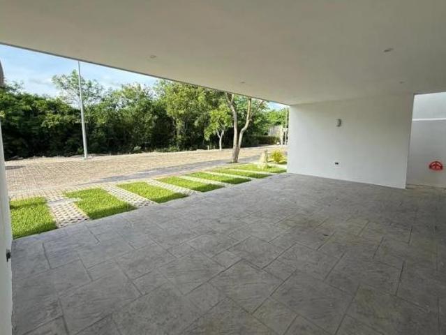 VENTA O RENTA CASA DE 4 RECAMARAS ALBERCA Y JARDIN EN PRIVADA SOLUNA CON AMENIDADES TEMOZON NORTE