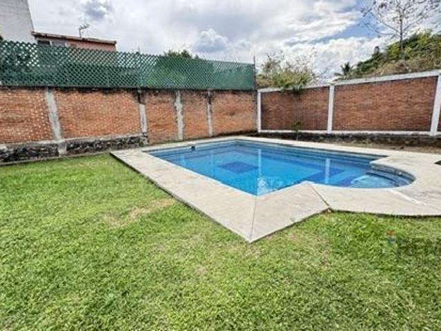 Venta o Renta de casa de un nivel en Burgos, Temixco, Morelos. Clave 6180
