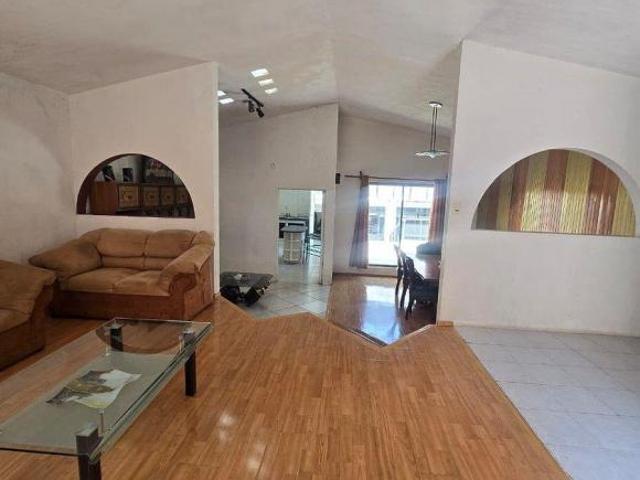 VENTA o RENTA DE CASA EN BOSQUES DEL LAGO
