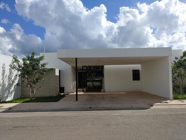 Venta o Renta de casa en un 1 nivel al norte de Merida, Yuc