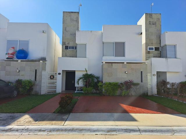 VENTA O RENTA DE CASA MODELO NAVIO EN RESIDENCIAL IZAMAL CANCUN