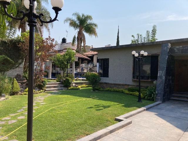 Venta o renta Residencia en Jurica de un nivel con o sin muebles