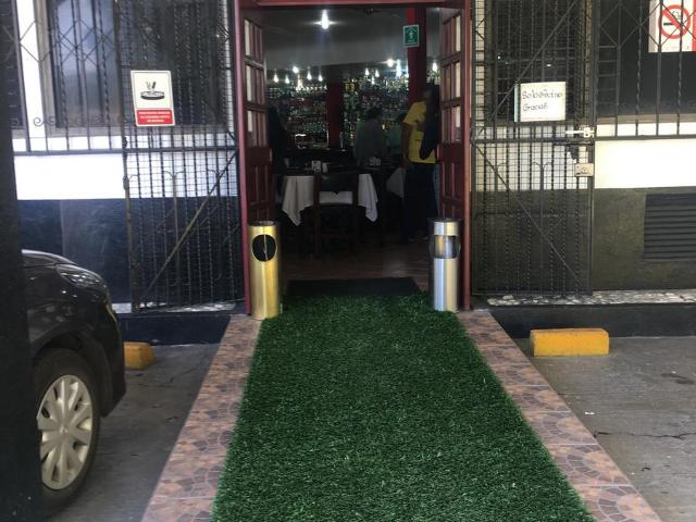 VENTA O RENTA RESTAURANTE O USOS MULTIPLES CON LICENCIA AMPLIA