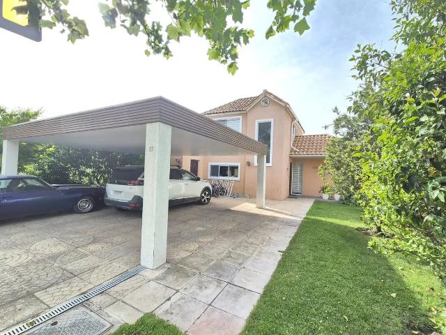VENTA, OPORTUNIDAD! Casa excelente. 4D,3B. Ampliada 160mt