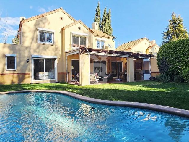 Venta Opción Arriendo. Casa Condominio Huinganal La Dehesa