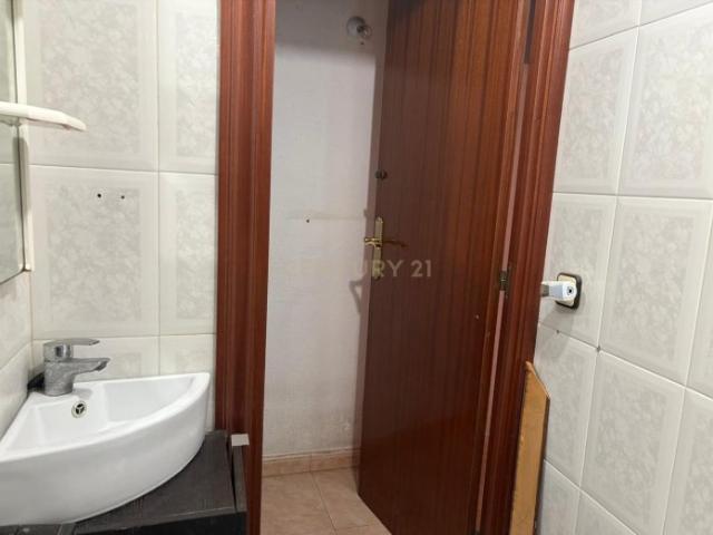 Venta piso okupado en La Torrassa, Hospitalet de Llobregat