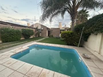 Venta Propiedad Que Combina Comodidad, Modernidad Y Ubicación Estratégica, Ofreciendo Un Ambiente Ideal. Rivadavia