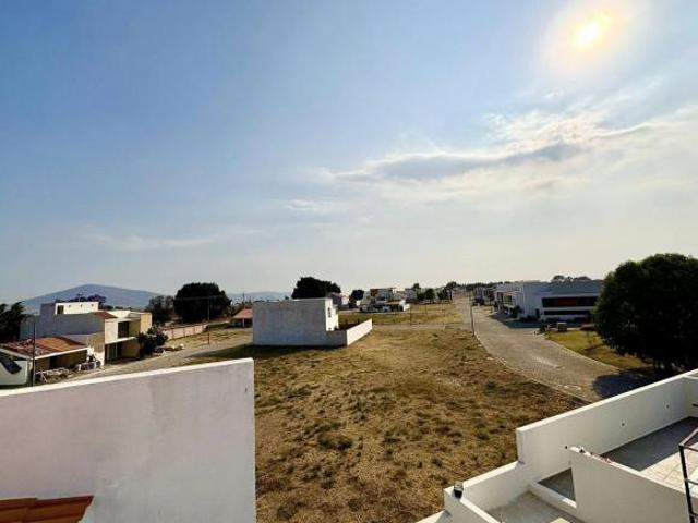 VENTA PRECIOSA CASA DENTRO DE EXCLUSIVO FRACCIONAMIENTO EN ATLIXCO PUEBLA