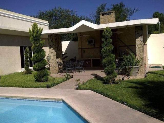 Venta Quinta con Alberca Gran Espacio y Equipamiento en Cienega de Flores Nuevo Leon