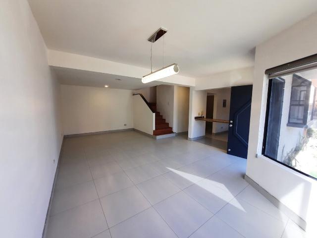 Venta Renta Casa en Privada Fracc Las Palmas cto servicio con baño Roof Garden!