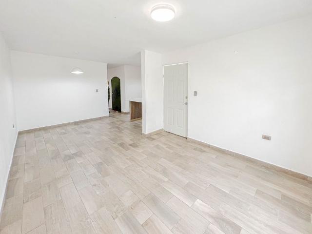 VENTA / RENTA CASA UNA PLANTA AL NORTE