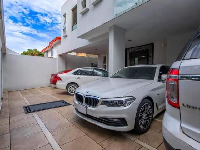 Venta Residencia Bugambilias, Intimidad Familiar y Gran Anfitrión