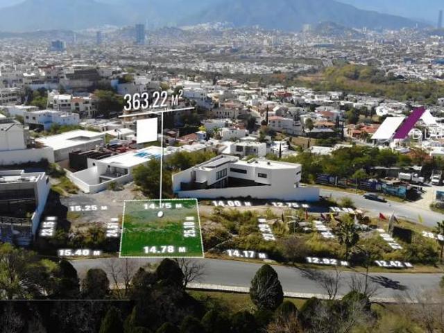 VENTA Residencia de 3 Niveles en LAS AGUILAS RESIDENCIAL en ZONA CONTRY Monterrey 607 m2